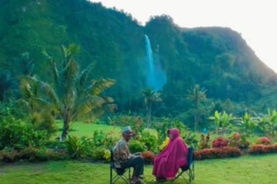 Viral Rumah Abah Jajang Tawarkan Pemandangan Indah Curug Citambur, Sandiaga Soroti Hal Ini