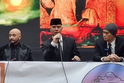 Rilis Lagu Love is Blind , Ahmad Dhani Sempat Ajak Once Mekel tapi Ditolak Mentah-mentah