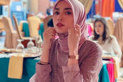Pesona Ussy Sulistiawaty Bikin Pangling Pakai Hijab, Didoakan Istiqomah
