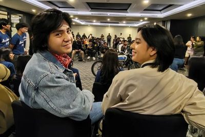 Arbani Yazis Perankan Dilan Versi Kuliah bareng Zee JKT48 di Ancika 1995 , Netizen Heboh