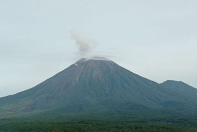Gunung Semeru Alami 14 Kali Gempa Letusan, Sampai saat Ini Masih Berstatus Siaga