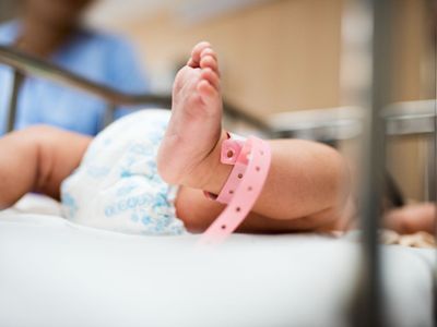 Bayi Lahir Caesar Harus Segera Diberikan ASI, Ternyata Ini Fungsinya