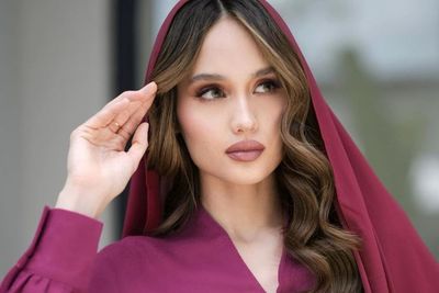 Potret Cantik Cinta Laura Pakai Pasmina dan Jumpsuit, Disebut Bak Barbie Soleha