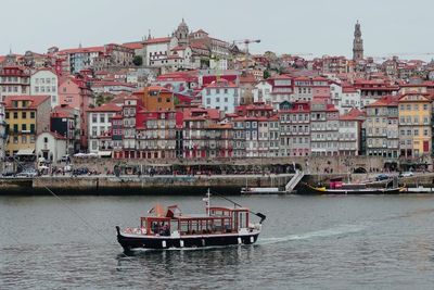 Keindahan Ribeira Porto, Sejarah Kawasan Tua Kota yang Populer di Tepi Sungai Douro