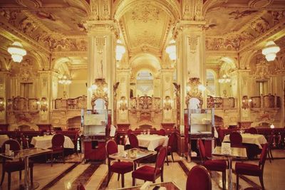 New York Cafe, Tempat Nongkrong Tercantik di Dunia yang Dikunjungi 1500 Tamu Per Hari 