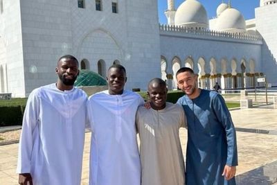 5 Pesepak Bola Top Dunia yang Rayakan Hari Lebaran