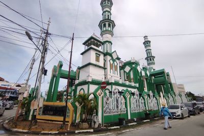 Menelisik Toleransi dari Masjid Ikonik yang Berdampingan dengan Vihara Tua di Singkawang