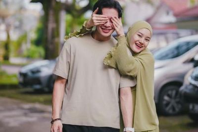 Dinda Hauw Diberi Rey Mbayang Tas Mewah Seharga Rumah: Suaminya Kerja Apa Mbak?