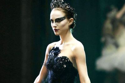 Sinopsis Black Swan, Kisah Balerina Berbakat yang Sering Halusinasi hingga Meninggal