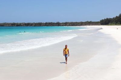 Menengok Indahnya Hamparan Pasir Putih di Pantai Utiuhtuan, Cocok Buat Healing