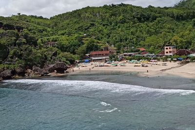 Pantai Siung, Tempat Berselancar Paling Asyik di Jogja Tawarkan Panorama yang Memukau