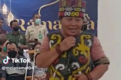 Masyarakat Rela Antri Panjang untuk Pengobatan Ida Dayak, Inikah Penyebabnya?