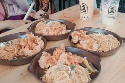 Modal Rp10 Ribuan Aja Bisa Makan Spaghetti dan Chicken Katsu, Minumnya Thai Tea di Sini
