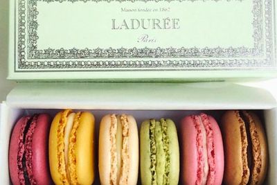 Menyicip Macaron Terenak dari Laduree di Prancis, Harus Siap Antre!