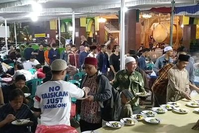 Asyik! Masjid di Dekat Alun-Alun Kota Batu Sajikan Hidangan Buka Puasa Bergizi Gratis