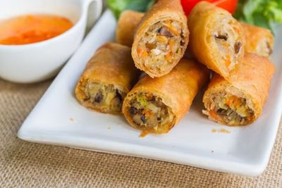 Jangan Kalap! Ini Makanan dan Minuman Tak Sehat yang Harus Dihindari saat Berbuka