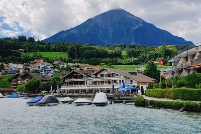Pesona Kota Interlaken, Destinasi Wisata dengan Keindahan Alam Terbuka di Swiss