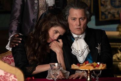 Sutradara Film Johnny Depp Terbaru Dituduh Menyerang Jurnalis, Meludahi Wajahnya