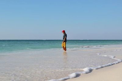 Menikmati Keindahan Pantai Sai, Pasir Putih dan Jernihnya Laut Bikin Gak Mau Pulang