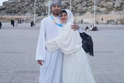 Camelia Putri Dapat Kejutan saat Umrah Pertama Bareng Suami di Program Milenial Hanania