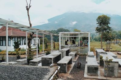 Kaki Bumi Coffee & Eatery, Tempat Ngopi Kekinian dengan View Gunung Sumbing