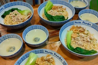Cicipi Mie Kenyal dan Oriental di Yamie Panda, Kuah dan Toppingnya Nagih Kaya Rasa