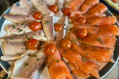 Lezatnya Seafood Smoked Salmon dan Tuna Dipadukan Salad Asparagus Khas Belgia
