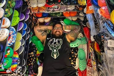 Kisah Pria yang Punya 2 Ribu Pasang Sepatu Crocs, Punya Tekad Pecahkan Rekor Dunia!