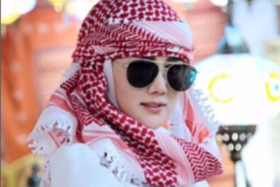 Arabian Style ala Mulan Jameela, Bininya Ahmad Dhani Cantik Berhijab Sorban dan Gaun Putih
