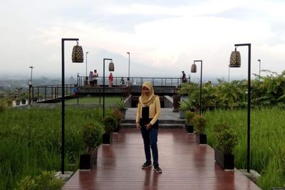 Rekomendasi Tempat Bukber di Yogyakarta, Abhayagiri Tawarkan View Bukit Cantik dan Sawah