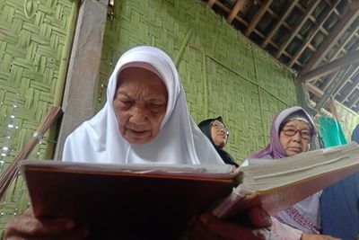 Melihat Pesantren Lansia di Blitar, Ketika Usia Bukan Halangan untuk Belajar