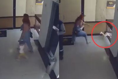 Video: Detik-detik Ibu Selamatkan Anaknya yang Jatuh dari Tangga, Ngeri!