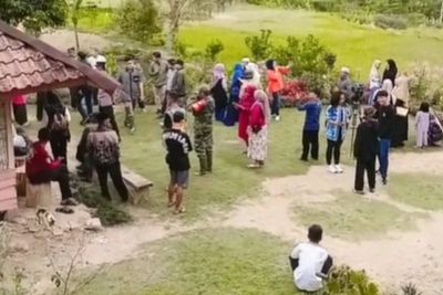 Rumah Viral Abah Jajang yang Berpemandangan Air Terjun Curug Citambur Makin Ramai