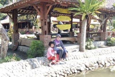 Resto dan Outbound Jadi Satu, Kampung Flory Sajikan Makanan dengan Wahana Mengasyikkan