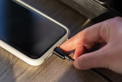 FBI Sebut Fasilitas Free Charging di Tempat Umum Berbahaya, Ini Alasannya!