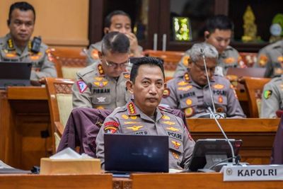 Wanita Histeris saat Raker Komisi III DPR dengan Kapolri, Kenapa Ya?