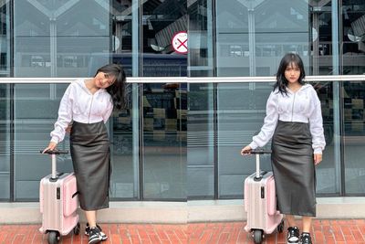 Inspirasi Airport OOTD Buat Libur Lebaran ala Fuji, Padukan Hoodie Crop Top dan Rok