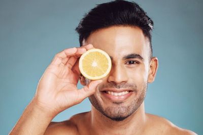 Dear Boys, Ketahui Pentingnya Kandungan Vitamin C untuk Skincare Rutin Kamu