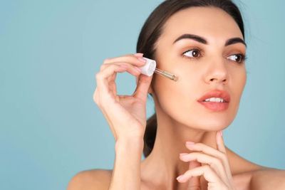 5 Manfaat Face Oil, Bikin Kulit Wajah Glowing sampai Cegah Penuaan!