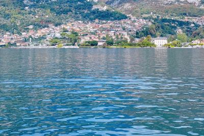 Indahnya Danau Como di Italia: Dikelilingi Pegunungan dan Pemukiman Megah nan Rapi