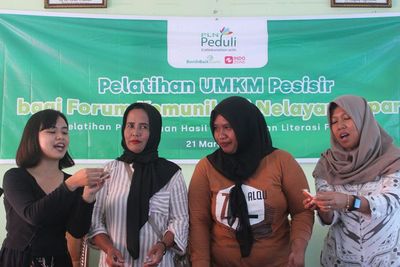 PLN Peduli dan BenihBaik Gelar Program Pemberdayaan Perempuan di Pesisir