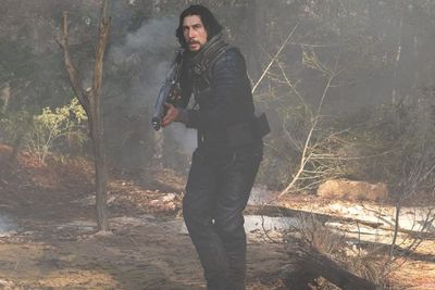 3 Fakta Film Sci-fi 65 yang Dibintangi Adam Driver dan Ariana Greenblatt