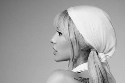 Gak Peduli Dicibir, Ariana Grande Cuek Pamer 3 Gaya Terbaru 