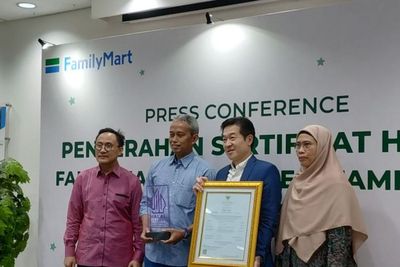 Setelah 10 Tahun Berdiri, Akhirnya Gerai FamilyMart Kantongi Sertifikat Halal