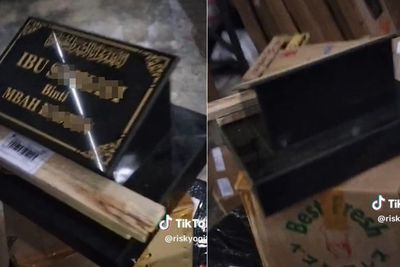 Agak Lain! Customer Ini Pesan Batu Nisan Secara Online Bikin Kurir Tepuk Jidat