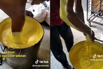 Proses Pembuatan Bolu ala Vrindavan, Pria Berkaus Kutang Aduk Adonan Langsung Pakai Tangan