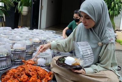Resep Ayam Saus Padang ala Shireen Sungkar dan Minyak Goreng FITRI, Yummy!
