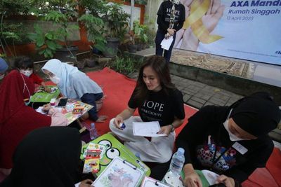Wulan Guritno Berbagi Kebahagiaan dengan Anak-anak di Rumah Singgah Penderita Kanker