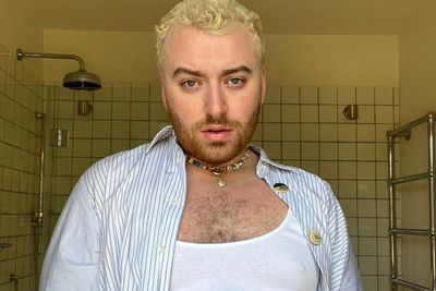 Sam Smith Kembali Tuai Kontroversi Usai Tampil Cuma Pakai Celana Dalam saat Tur Gloria