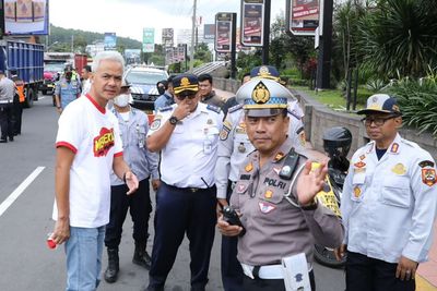 Pemudik Diprediksi Mulai Ramai Hari Ini, Ganjar Cek Kesiapan Terminal hingga Posko Lebaran